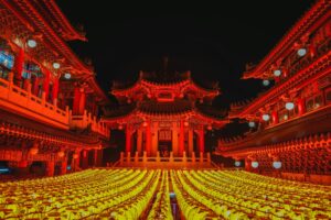 Templos e construções regionais da China preparados para o Ano Novo Chinês.